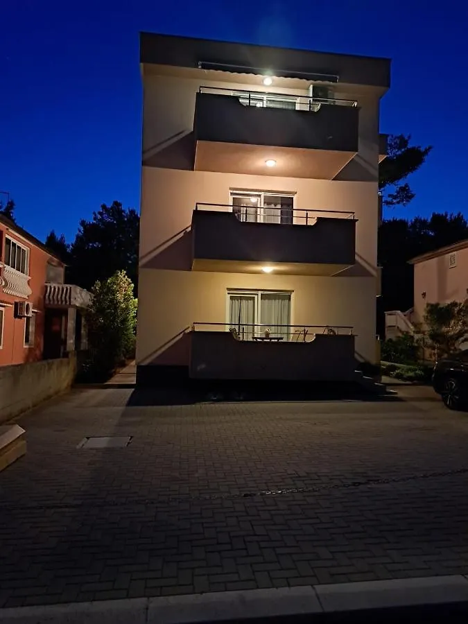 Apartmani Vukadin Vir 0*,